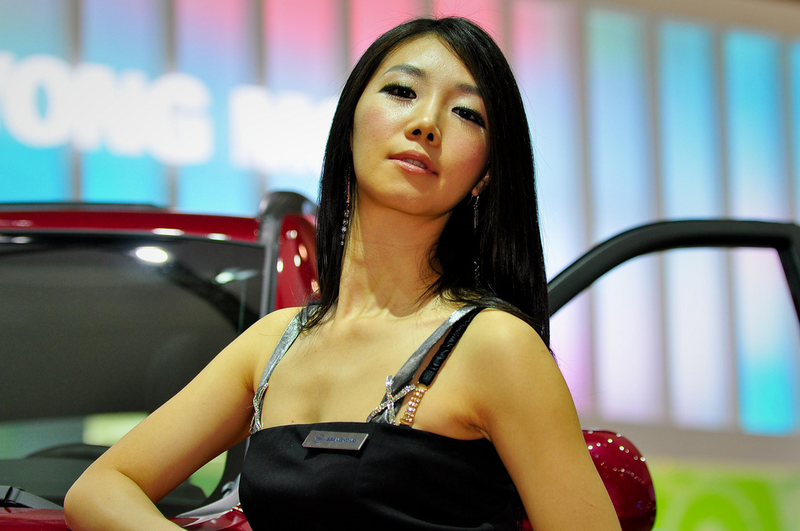 Illustration for article titled 2009 Seoul Motor Show: Kimchi-Flavored Booth Professionals